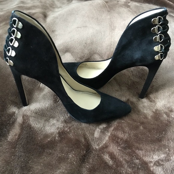BCBG BLACK SUEDE HEELS 👠 - Picture 2 of 5